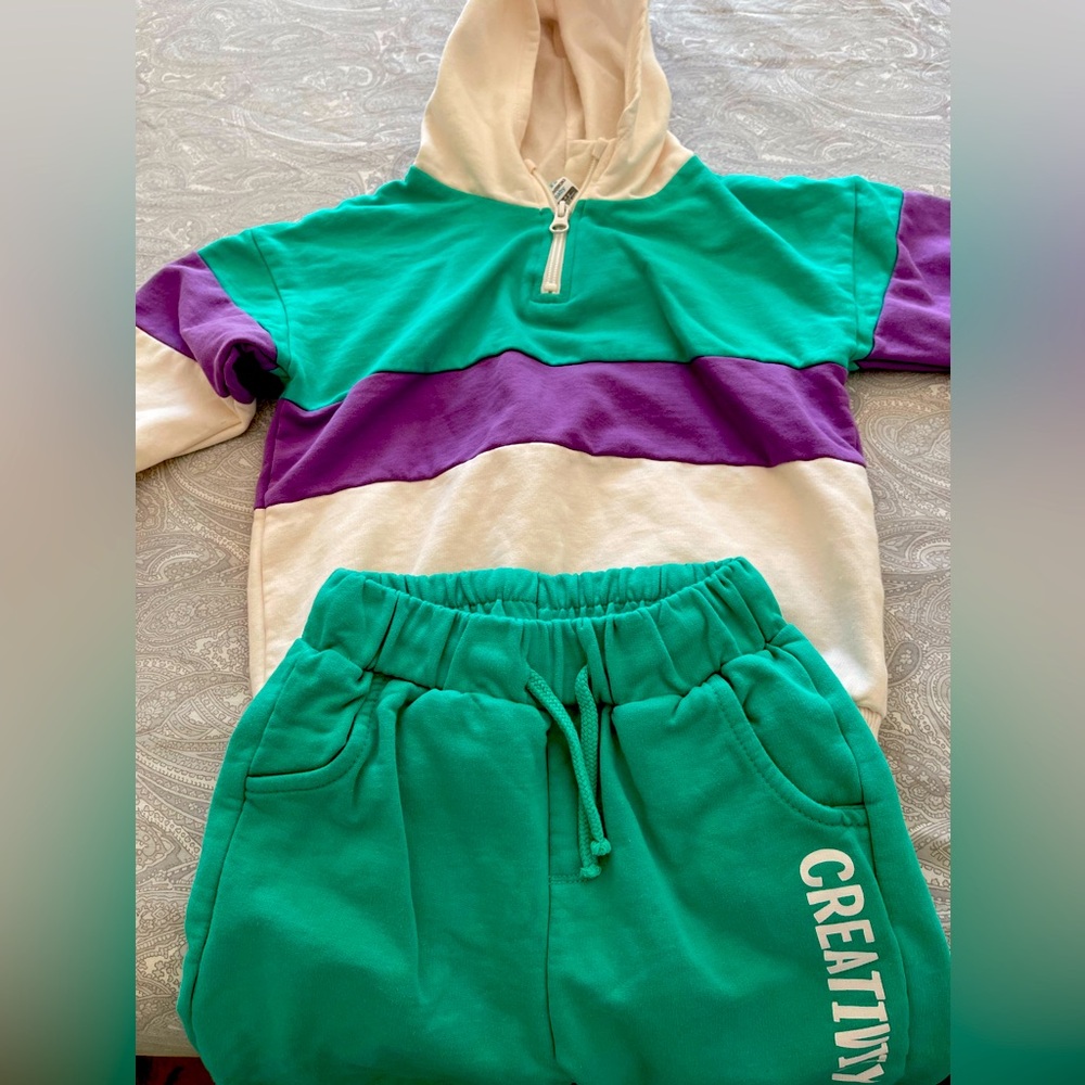 2 pieces boy’s hoodie set for 3-4 y
Green